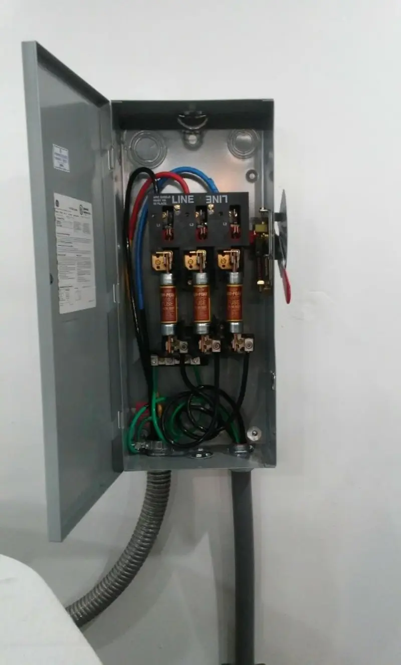Three-phase disconnect switch installed for Electrical Wiring & Rewiring in Elsa